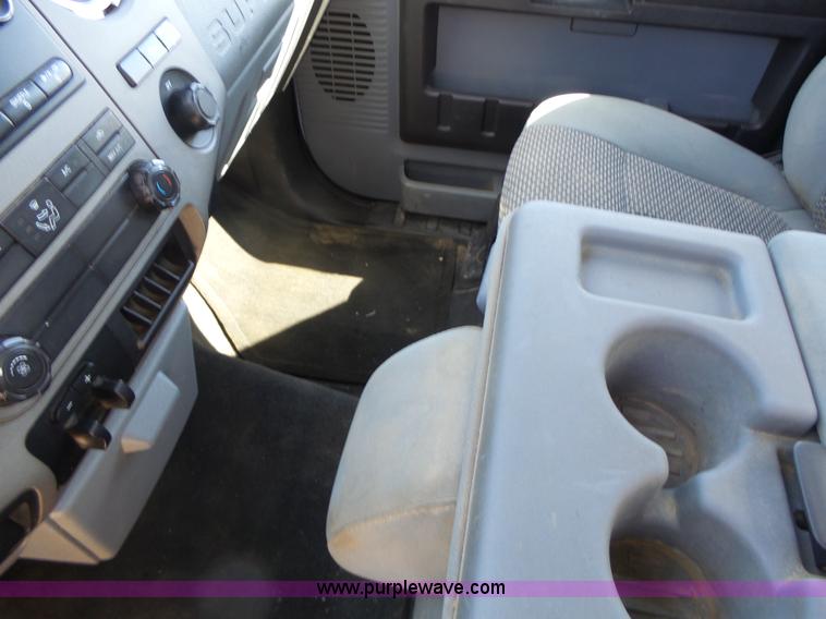 image for item L7158 2011 Ford F250 Super Duty pickup truck