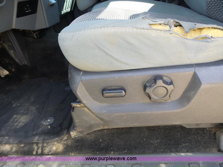 image for item L7158 2011 Ford F250 Super Duty pickup truck