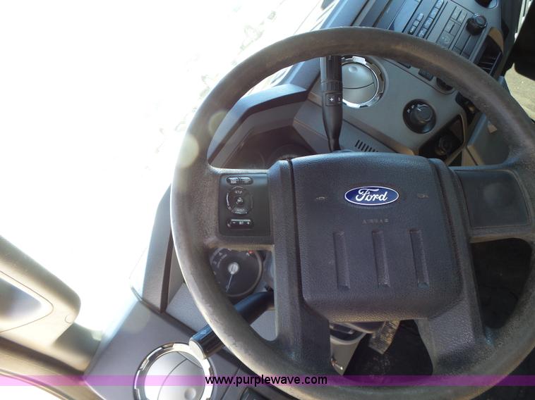 image for item L7158 2011 Ford F250 Super Duty pickup truck