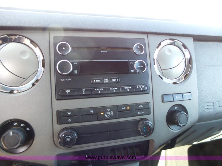 image for item L7158 2011 Ford F250 Super Duty pickup truck