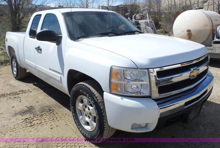 image for item L7159 2008 Chevrolet Silverado 1500 Ext. Cab pickup truck