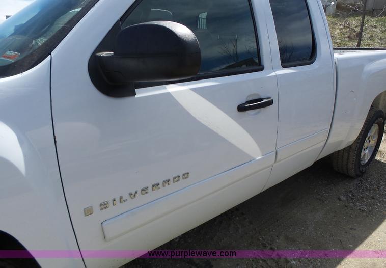 image for item L7159 2008 Chevrolet Silverado 1500 Ext. Cab pickup truck