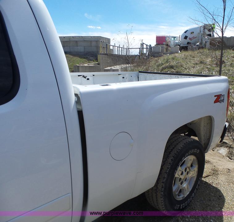 image for item L7159 2008 Chevrolet Silverado 1500 Ext. Cab pickup truck