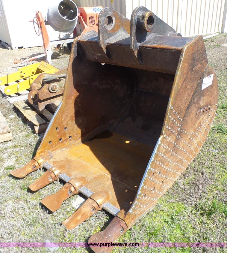Esco excavator bucket in Columbia, MO Item L7160 sold Purple Wave