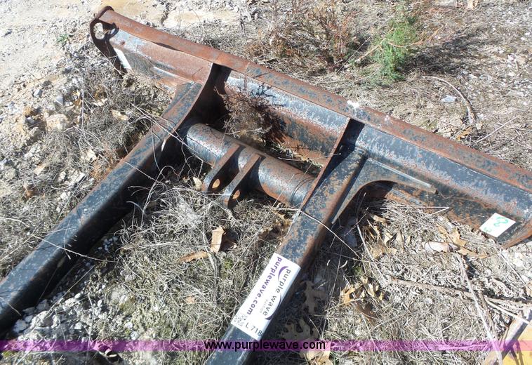 image for item L7184 Caterpillar compact excavator blade