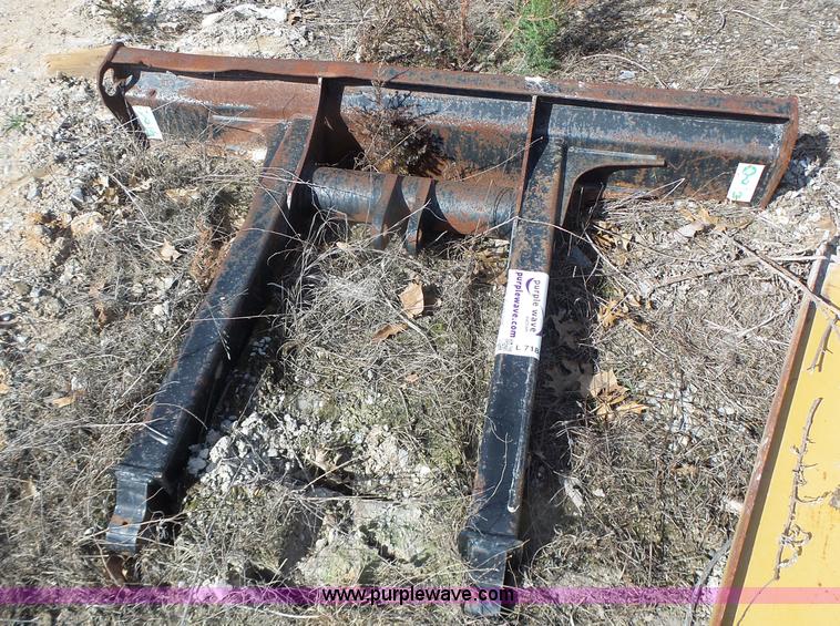 image for item L7184 Caterpillar compact excavator blade