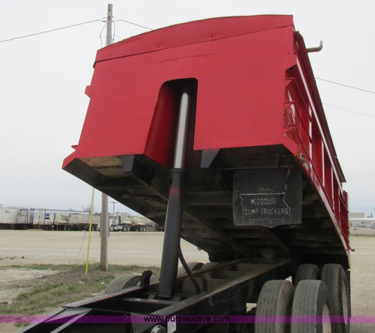 image for item L7196 1995 CPS end dump trailer