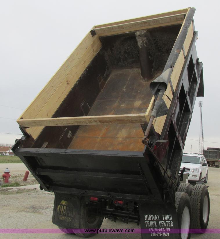 image for item L7197 1971 Heil end dump trailer