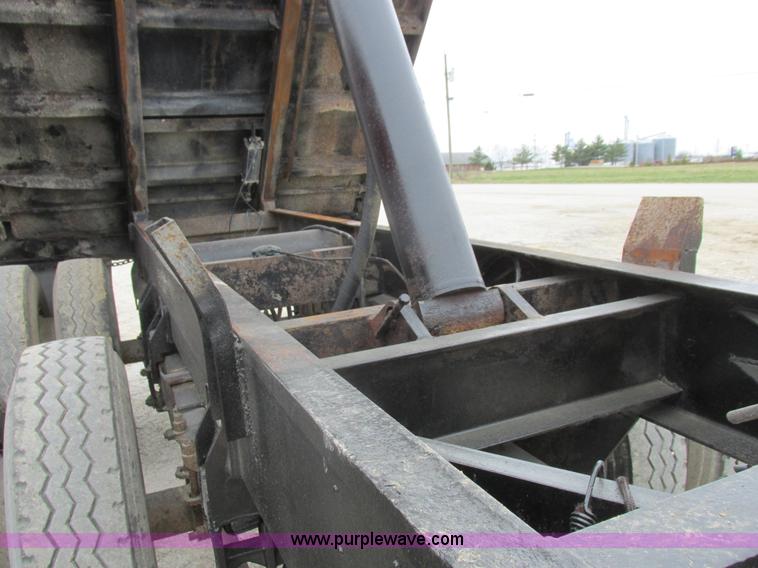 image for item L7197 1971 Heil end dump trailer