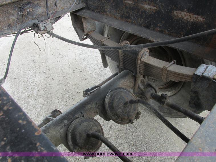 image for item L7197 1971 Heil end dump trailer