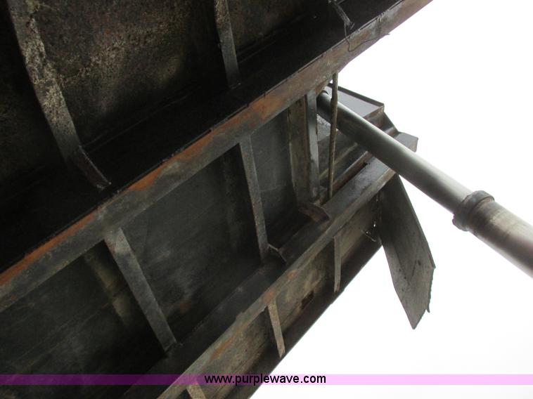 image for item L7197 1971 Heil end dump trailer