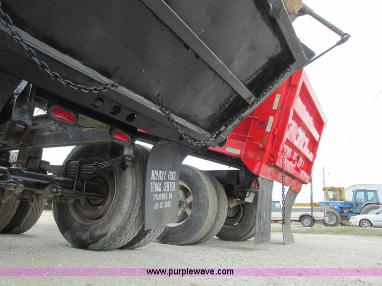 image for item L7197 1971 Heil end dump trailer