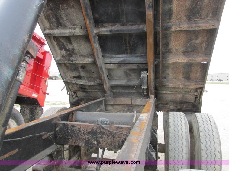 image for item L7197 1971 Heil end dump trailer