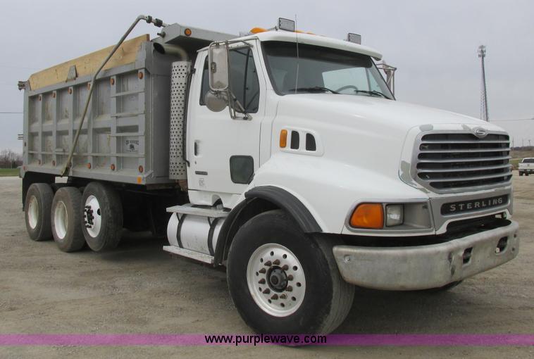 image for item L7198 2001 Sterling L9500 dump truck