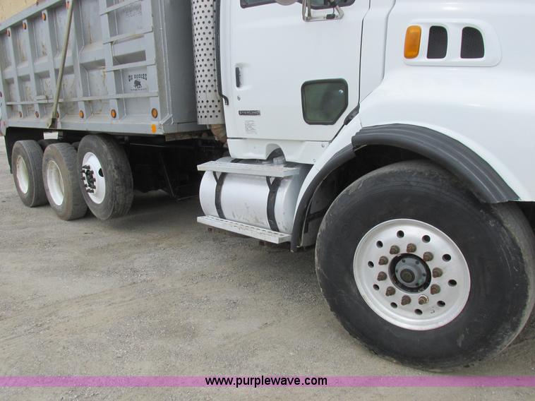 image for item L7198 2001 Sterling L9500 dump truck