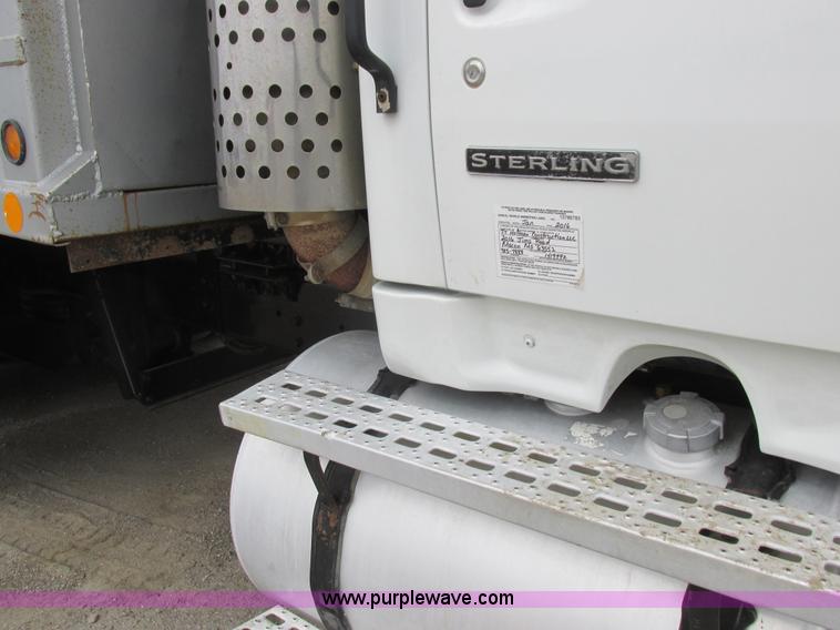 image for item L7198 2001 Sterling L9500 dump truck