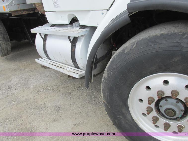 image for item L7198 2001 Sterling L9500 dump truck