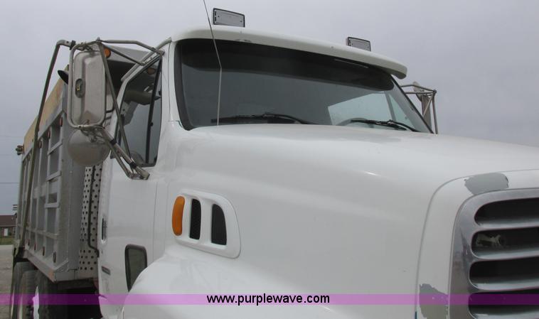 image for item L7198 2001 Sterling L9500 dump truck
