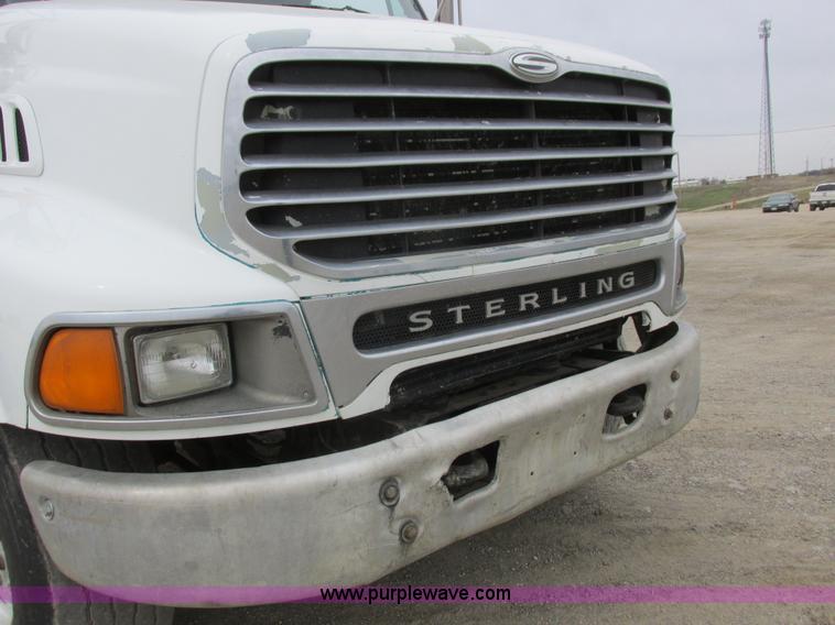 image for item L7198 2001 Sterling L9500 dump truck