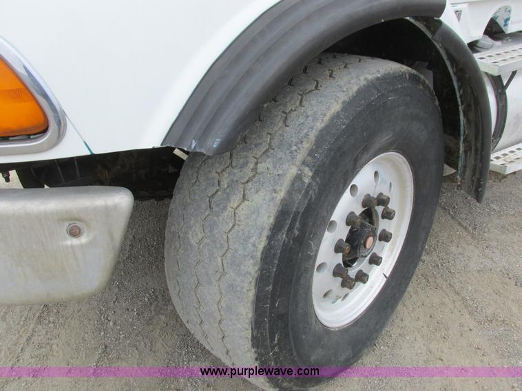 image for item L7198 2001 Sterling L9500 dump truck