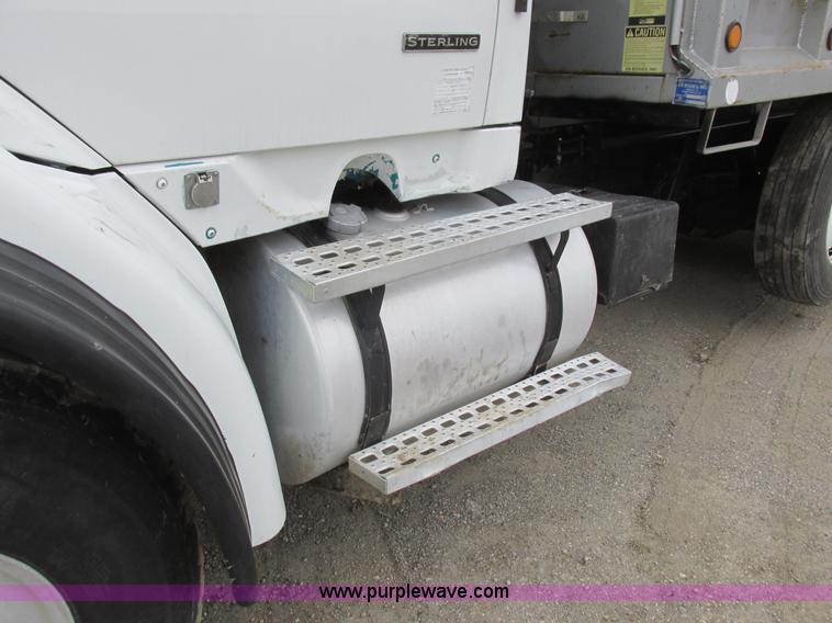 image for item L7198 2001 Sterling L9500 dump truck