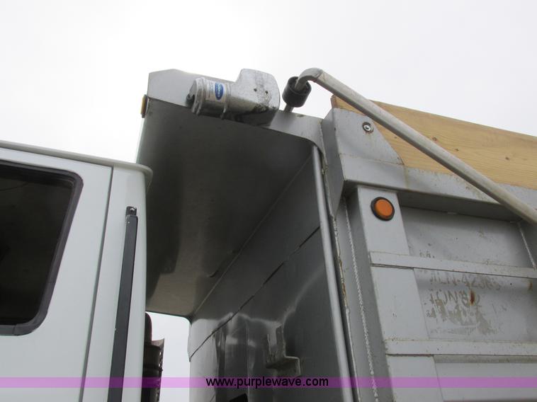 image for item L7198 2001 Sterling L9500 dump truck