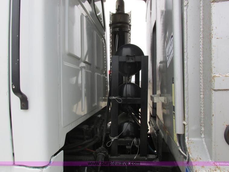 image for item L7198 2001 Sterling L9500 dump truck