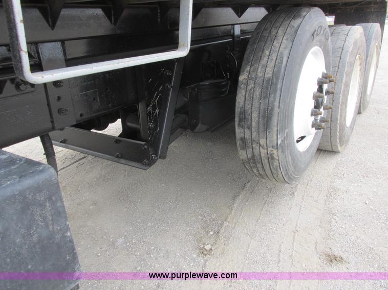 image for item L7198 2001 Sterling L9500 dump truck