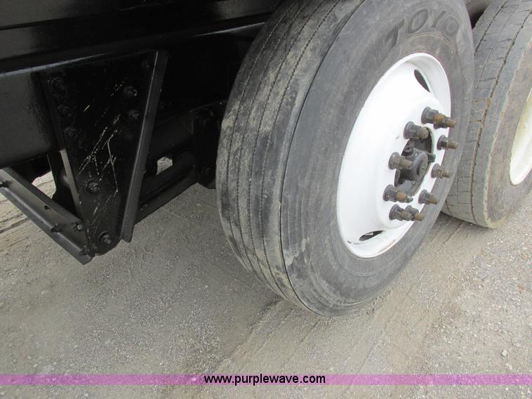 image for item L7198 2001 Sterling L9500 dump truck