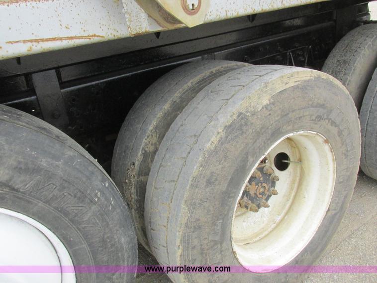 image for item L7198 2001 Sterling L9500 dump truck