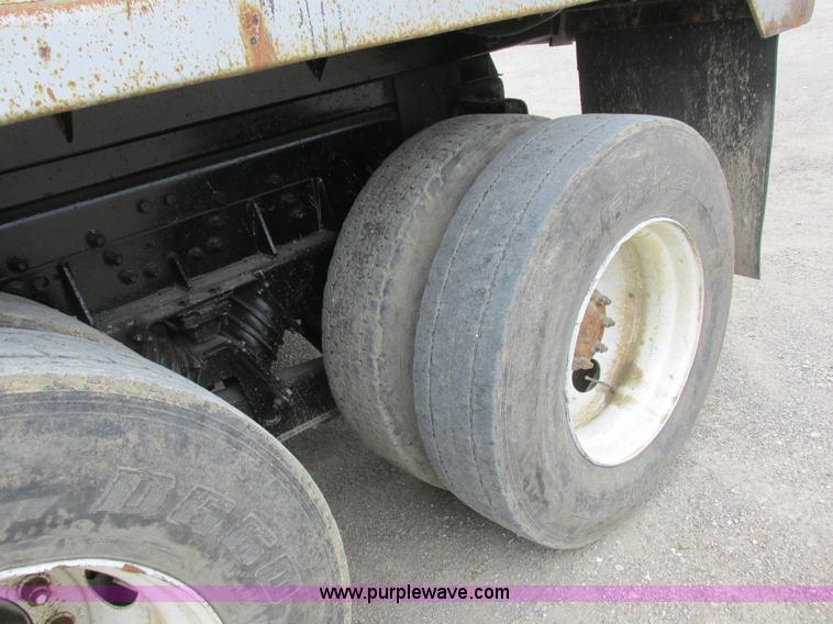 image for item L7198 2001 Sterling L9500 dump truck