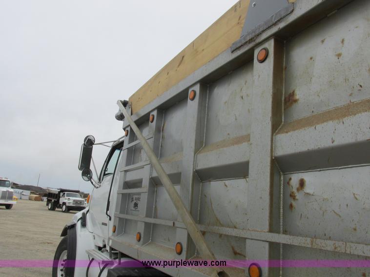 image for item L7198 2001 Sterling L9500 dump truck