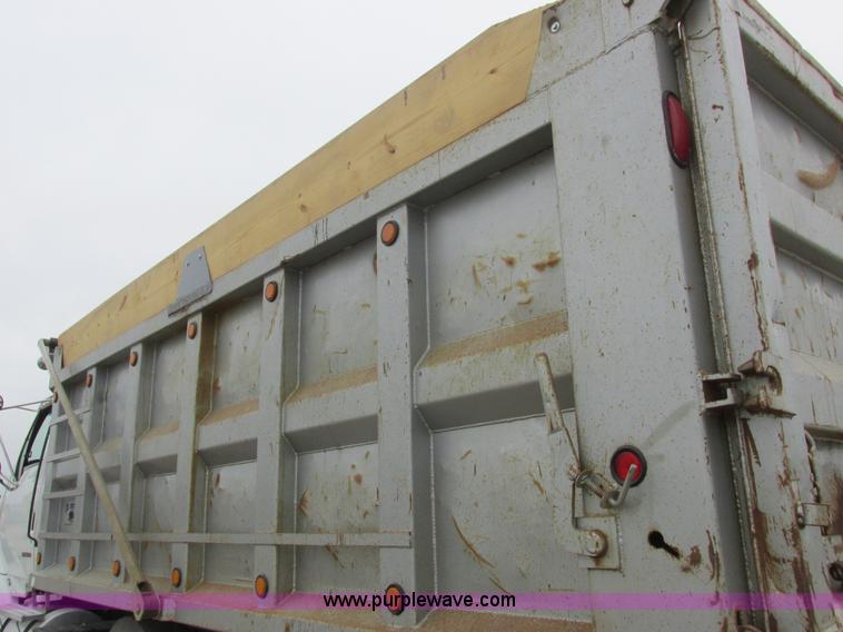 image for item L7198 2001 Sterling L9500 dump truck