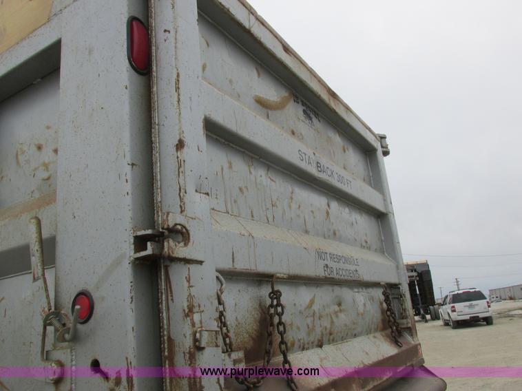 image for item L7198 2001 Sterling L9500 dump truck