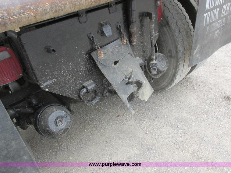 image for item L7198 2001 Sterling L9500 dump truck