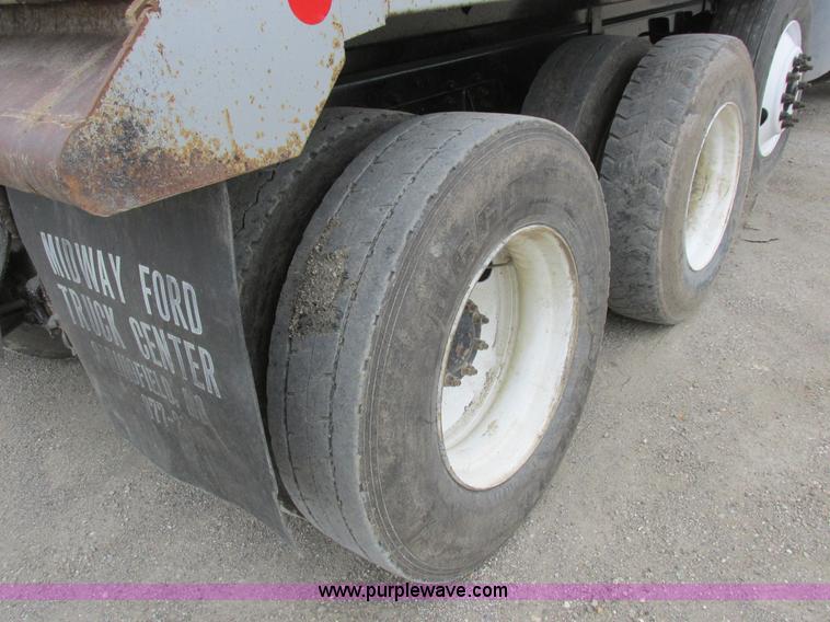 image for item L7198 2001 Sterling L9500 dump truck