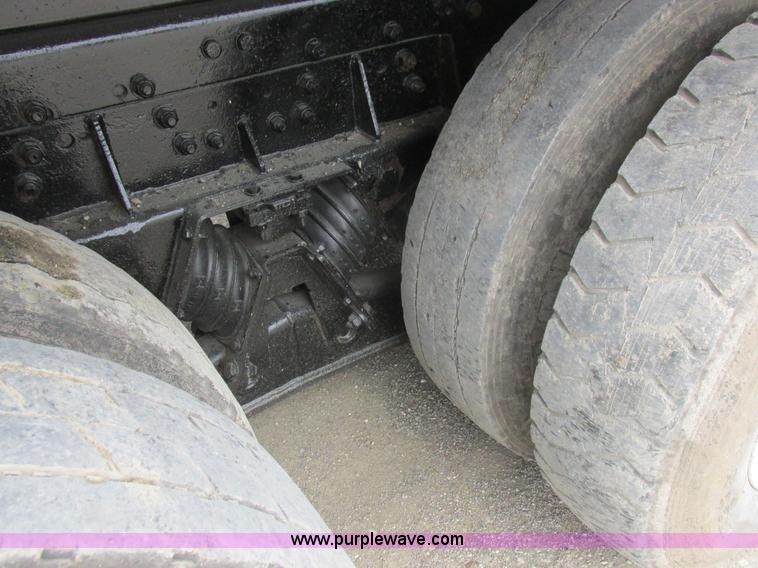 image for item L7198 2001 Sterling L9500 dump truck