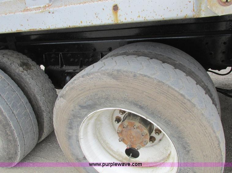 image for item L7198 2001 Sterling L9500 dump truck