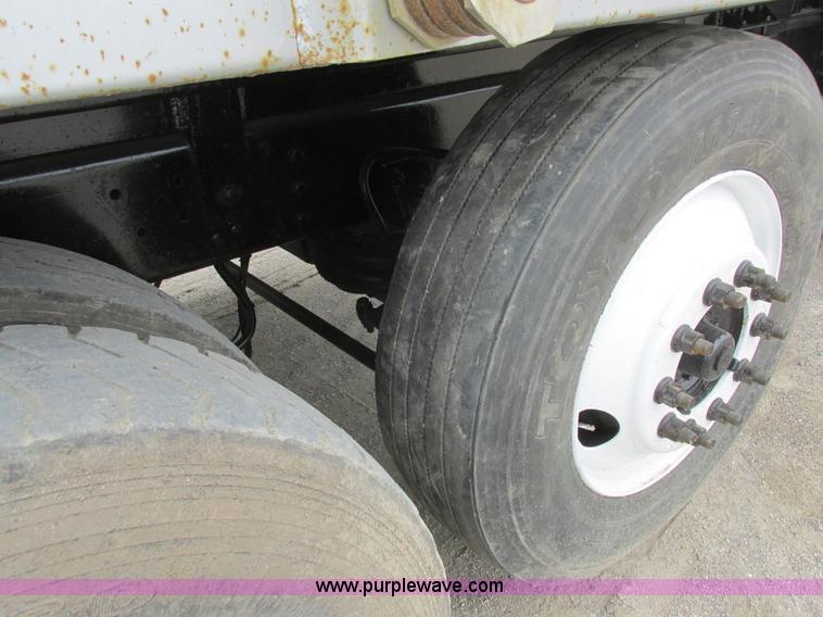 image for item L7198 2001 Sterling L9500 dump truck