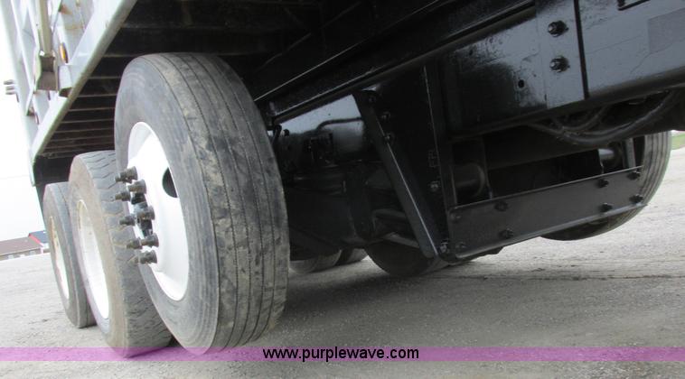 image for item L7198 2001 Sterling L9500 dump truck