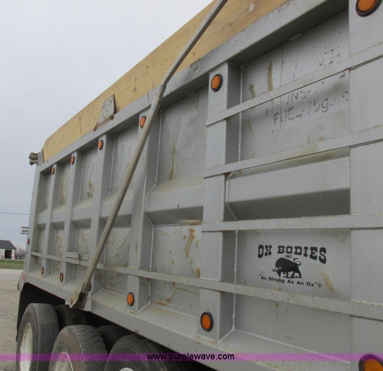 image for item L7198 2001 Sterling L9500 dump truck