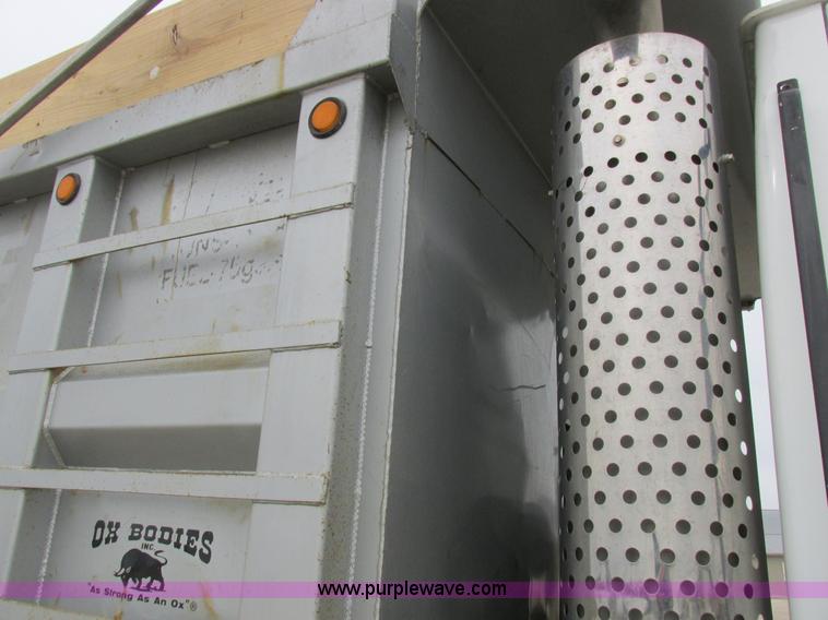 image for item L7198 2001 Sterling L9500 dump truck