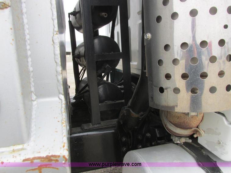 image for item L7198 2001 Sterling L9500 dump truck