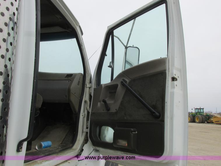 image for item L7198 2001 Sterling L9500 dump truck