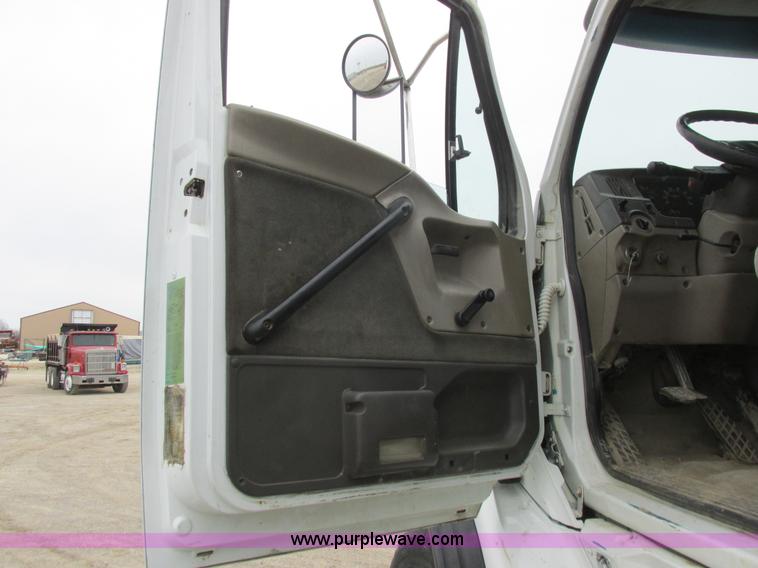 image for item L7198 2001 Sterling L9500 dump truck