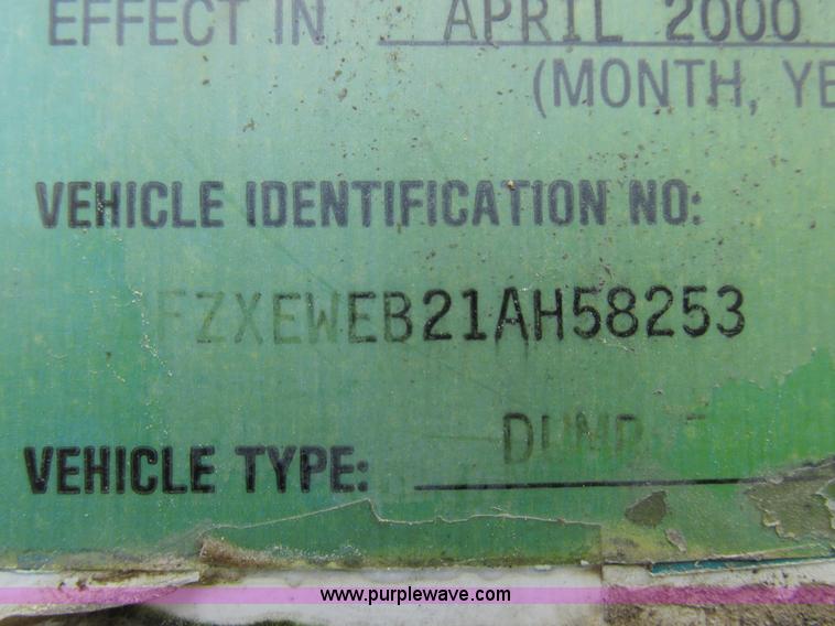 image for item L7198 2001 Sterling L9500 dump truck