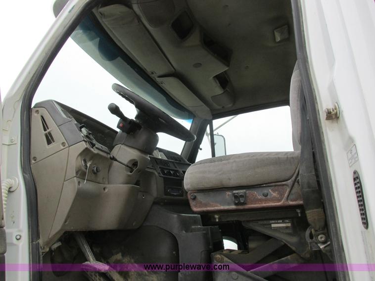 image for item L7198 2001 Sterling L9500 dump truck