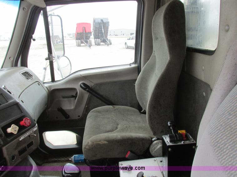 image for item L7198 2001 Sterling L9500 dump truck