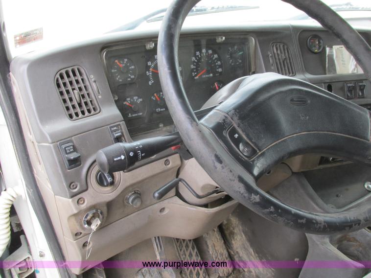 image for item L7198 2001 Sterling L9500 dump truck