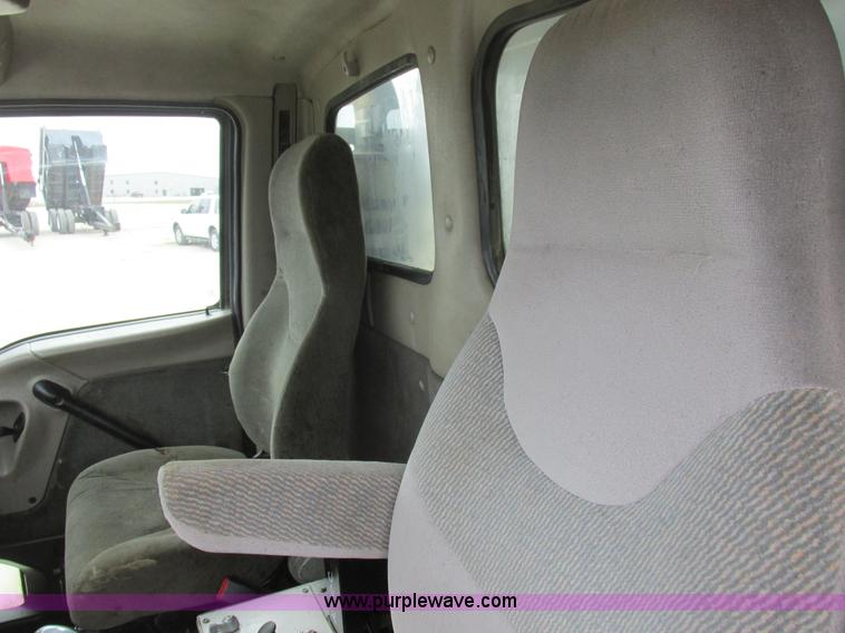 image for item L7198 2001 Sterling L9500 dump truck